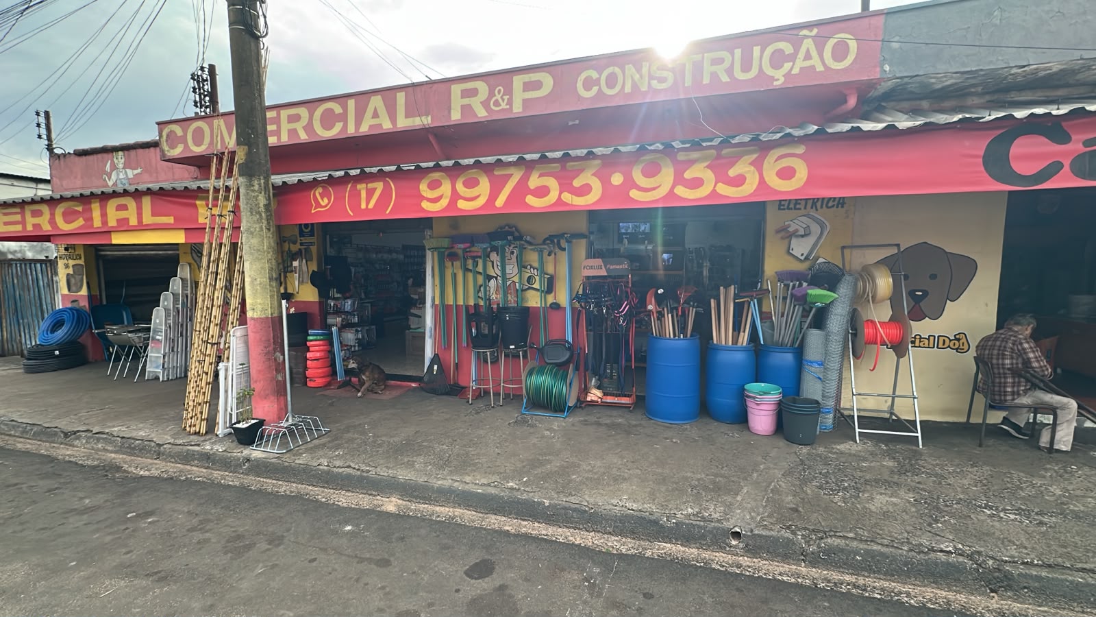 Fachada da Comercial R&P